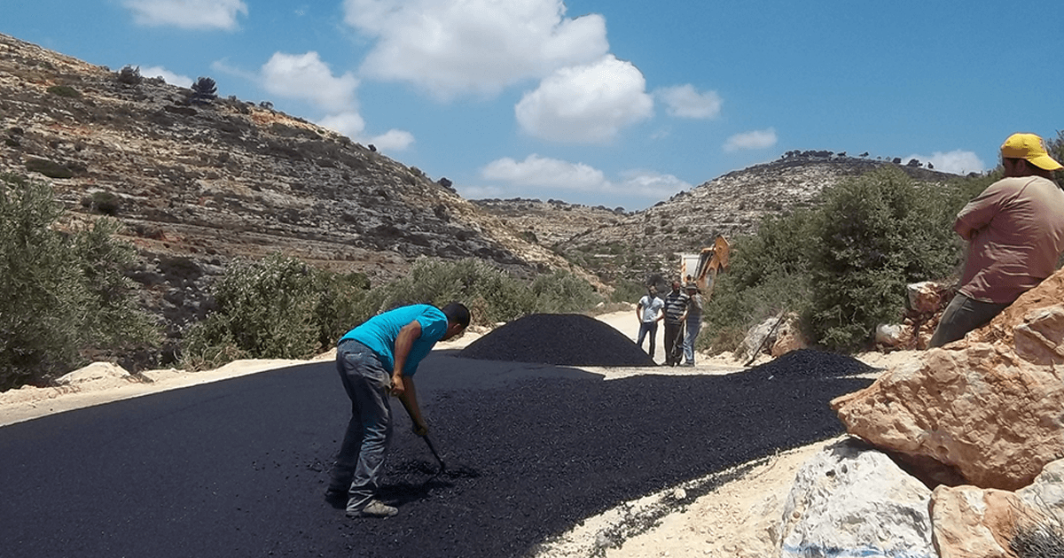 مشروع "طابو" ينجز أعمال تعبيد الطرق الداخلية في احدى مخططاته الواقعة في بلدة فرخة بمحافظة سلفيت